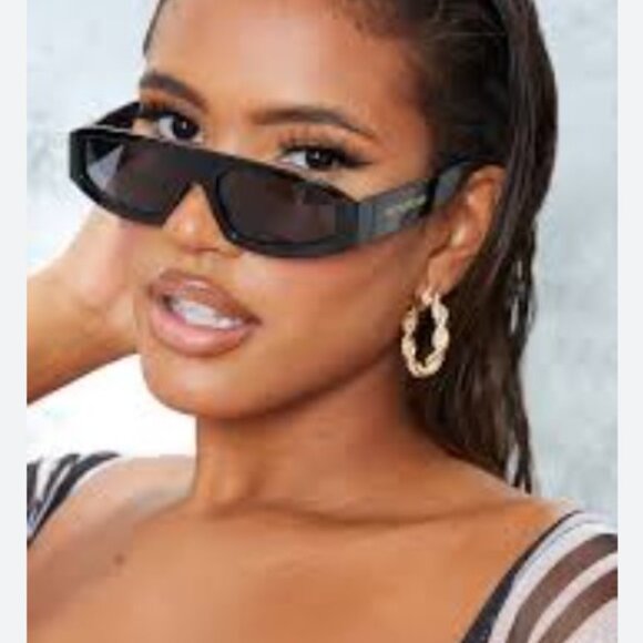 NWT Pretty Little thing Black Matt Metal Frame Slim Visor Sunglasses - Picture 3 of 3